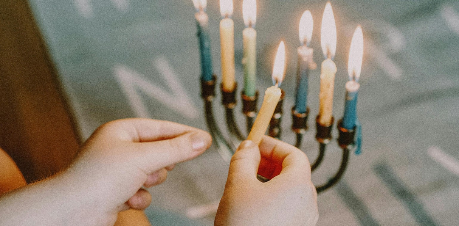 Chanukka in Mülheim: Stadt und Jüdische Gemeinde laden zur Feier auf dem Synagogenplatz