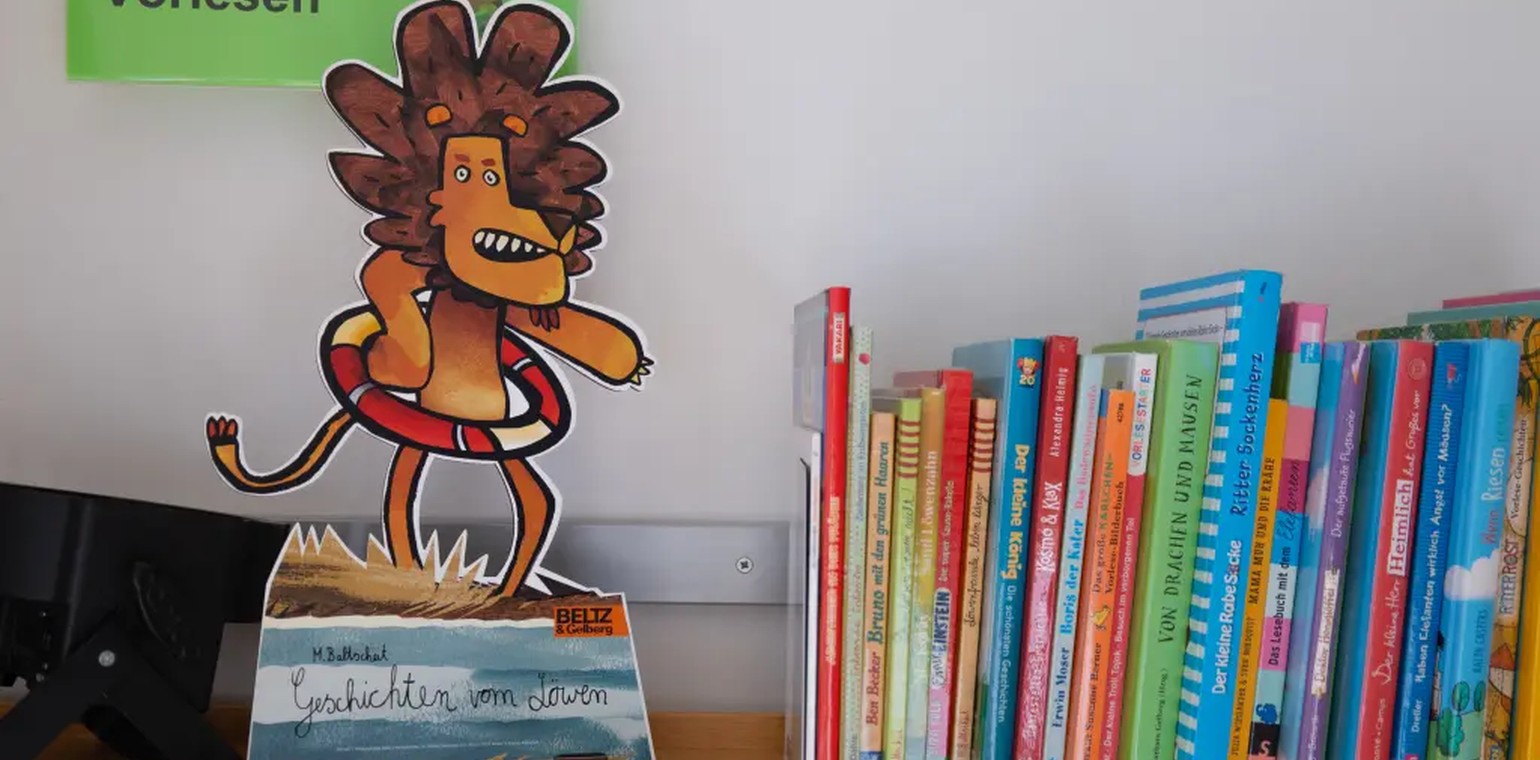 Frühlingslieder und Geschichten für Kleinkinder in der Stadtbücherei