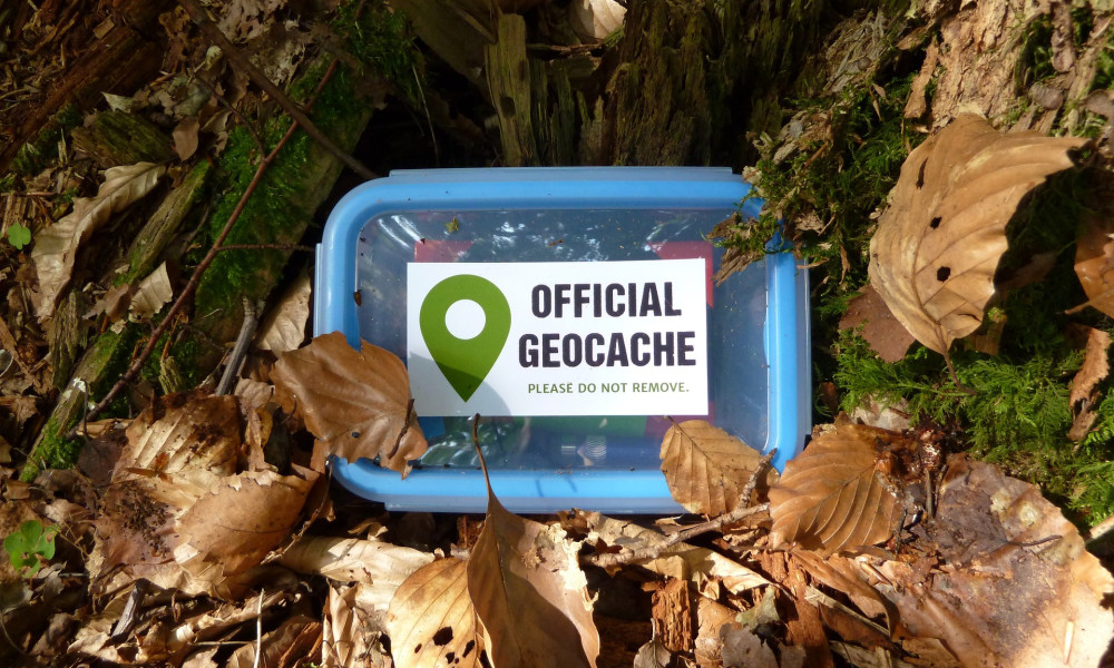 Geocaching: Die moderne Schatzsuche erklärt