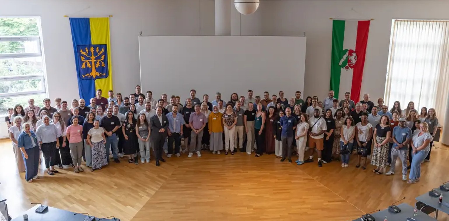 Hagen begrüßt 98 neue Beschäftigte im Rathaus an der Volme