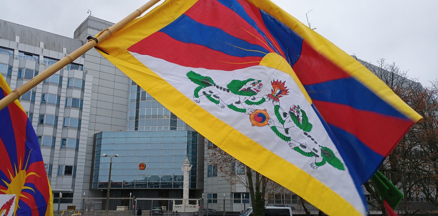 Mülheim hisst tibetische Flagge zum Jahrestag des Aufstands von 1959
