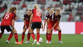 Schock für DFB-Frauen im Olympia-Test: Oberdorf verletzt